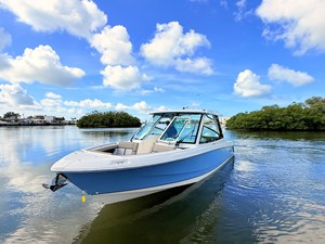Boston Whaler 330 Vantage 5 2027 Boston Whaler 330 Vantage 6