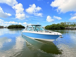 Boston Whaler 330 Vantage 9 2027 Boston Whaler 330 Vantage 10