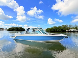Boston Whaler 330 Vantage 10 2027 Boston Whaler 330 Vantage 11