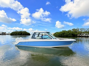 Boston Whaler 330 Vantage 11 2027 Boston Whaler 330 Vantage 12
