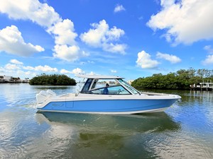 Boston Whaler 330 Vantage 12 2027 Boston Whaler 330 Vantage 13