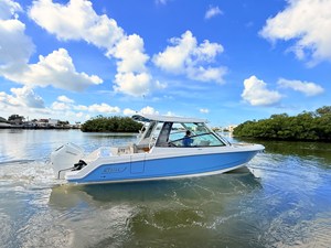 Boston Whaler 330 Vantage 13 2027 Boston Whaler 330 Vantage 14