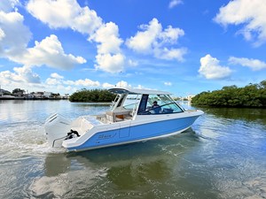 Boston Whaler 330 Vantage 14 2027 Boston Whaler 330 Vantage 15