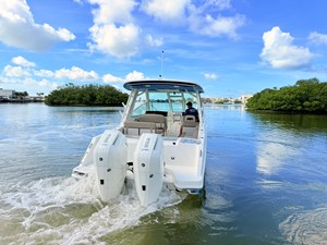 Boston Whaler 330 Vantage 16 2027 Boston Whaler 330 Vantage 17