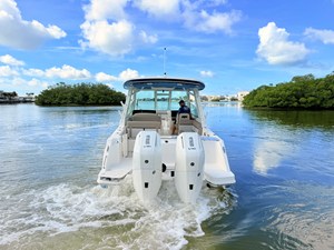 Boston Whaler 330 Vantage 17 2027 Boston Whaler 330 Vantage 18
