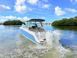 Boston Whaler 330 Vantage 18 2027 Boston Whaler 330 Vantage 19