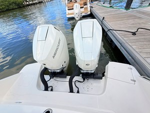 Boston Whaler 330 Vantage 20 2027 Boston Whaler 330 Vantage 21