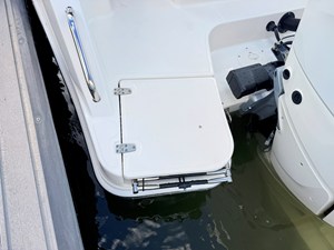 Boston Whaler 330 Vantage 23 2027 Boston Whaler 330 Vantage 24
