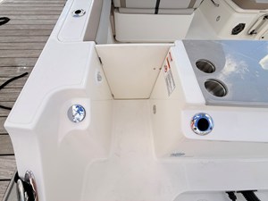 Boston Whaler 330 Vantage 25 2027 Boston Whaler 330 Vantage 26