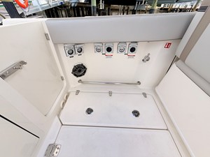 Boston Whaler 330 Vantage 27 2027 Boston Whaler 330 Vantage 28