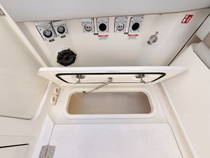 Boston Whaler 330 Vantage 28 2027 Boston Whaler 330 Vantage 29