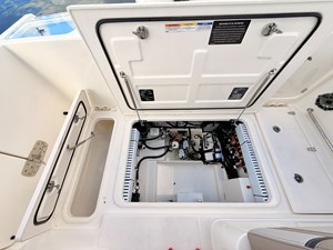Boston Whaler 330 Vantage 30 2027 Boston Whaler 330 Vantage 31