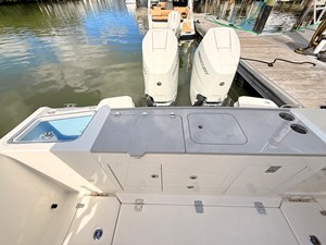 Boston Whaler 330 Vantage 34 2027 Boston Whaler 330 Vantage 35