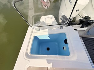 Boston Whaler 330 Vantage 36 2027 Boston Whaler 330 Vantage 37