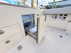 Boston Whaler 330 Vantage 38 2027 Boston Whaler 330 Vantage 39