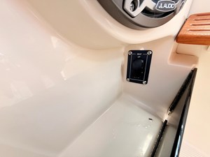 Boston Whaler 330 Vantage 60 2027 Boston Whaler 330 Vantage 61