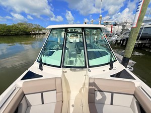 Boston Whaler 330 Vantage 77 2027 Boston Whaler 330 Vantage 78