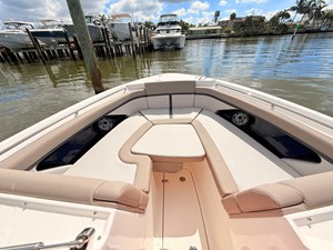 Boston Whaler 330 Vantage 79 2027 Boston Whaler 330 Vantage 80