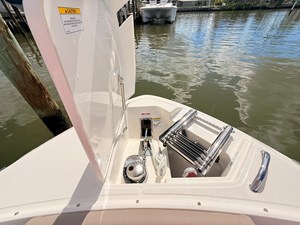Boston Whaler 330 Vantage 86 2027 Boston Whaler 330 Vantage 87