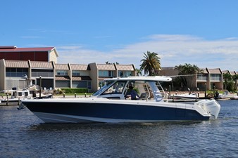 Boston Whaler 350 Realm 1 2027 Boston Whaler 350 Realm 2