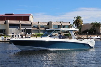 Boston Whaler 350 Realm 2 2027 Boston Whaler 350 Realm 3