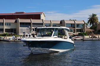 Boston Whaler 350 Realm 3 2027 Boston Whaler 350 Realm 4