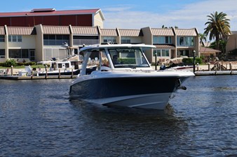 Boston Whaler 350 Realm 5 2027 Boston Whaler 350 Realm 6