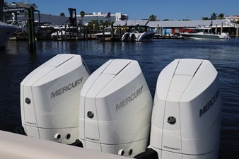 Boston Whaler 350 Realm 14 2027 Boston Whaler 350 Realm 15