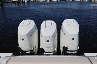 Boston Whaler 350 Realm 15 2027 Boston Whaler 350 Realm 16