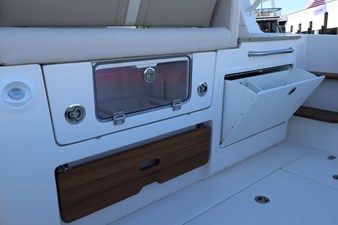 Boston Whaler 350 Realm 20 2027 Boston Whaler 350 Realm 21