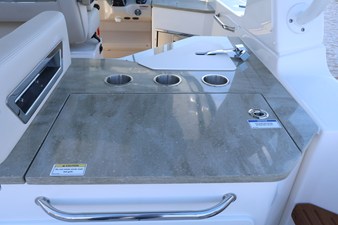 Boston Whaler 350 Realm 21 2027 Boston Whaler 350 Realm 22