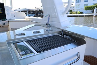 Boston Whaler 350 Realm 22 2027 Boston Whaler 350 Realm 23