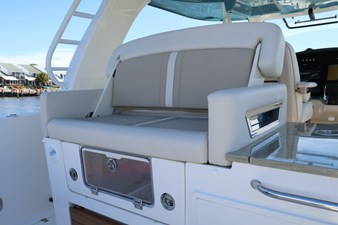 Boston Whaler 350 Realm 23 2027 Boston Whaler 350 Realm 24
