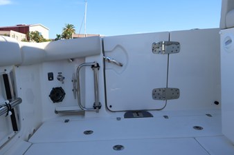 Boston Whaler 350 Realm 24 2027 Boston Whaler 350 Realm 25