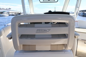 Boston Whaler 350 Realm 28 2027 Boston Whaler 350 Realm 29