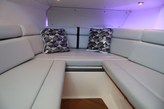 Boston Whaler 350 Realm 40 2027 Boston Whaler 350 Realm 41