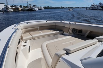Boston Whaler 350 Realm 49 2027 Boston Whaler 350 Realm 50