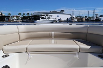 Boston Whaler 350 Realm 50 2027 Boston Whaler 350 Realm 51