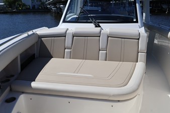 Boston Whaler 350 Realm 51 2027 Boston Whaler 350 Realm 52