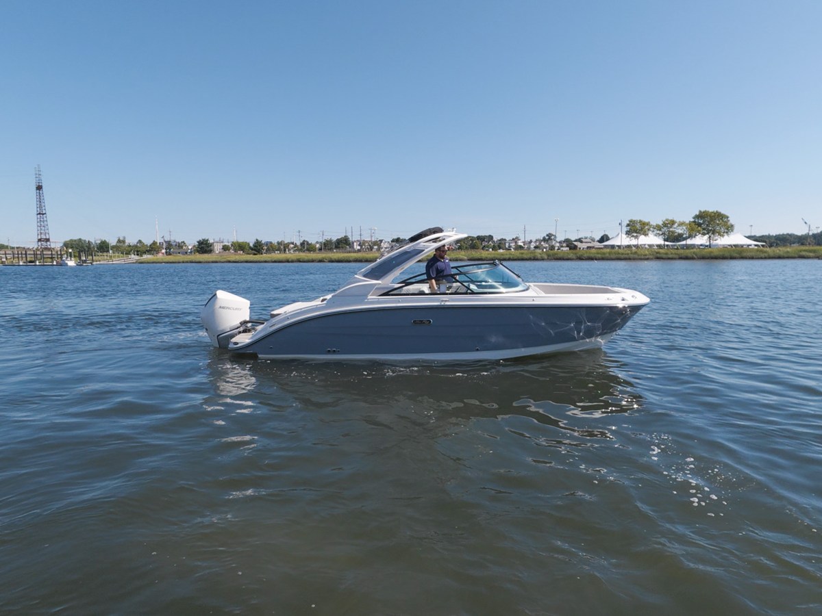 2026 Sea Ray SDX 250 Outboard 2