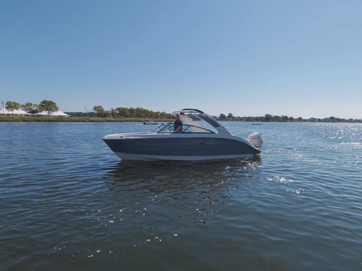 2026 Sea Ray SDX 250 Outboard 3