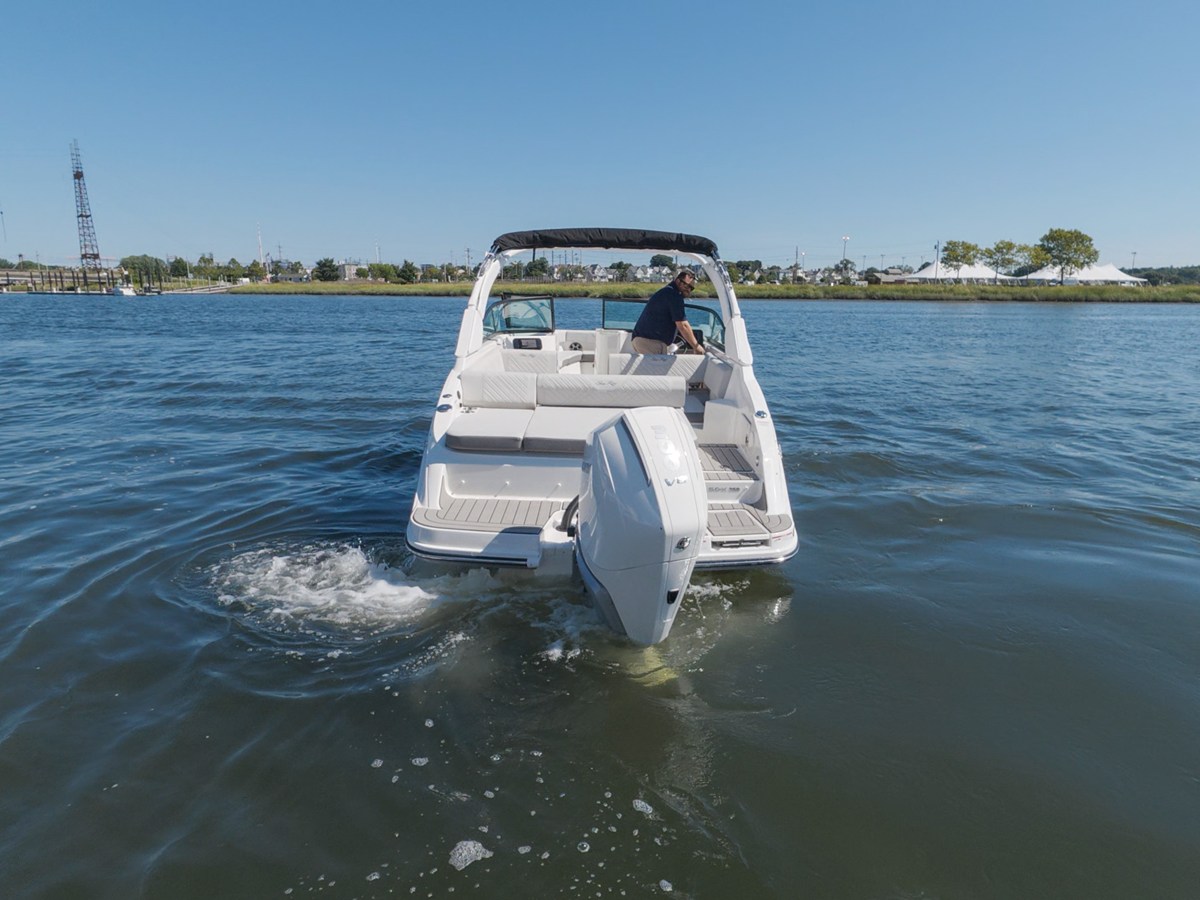 2026 Sea Ray SDX 250 Outboard 6