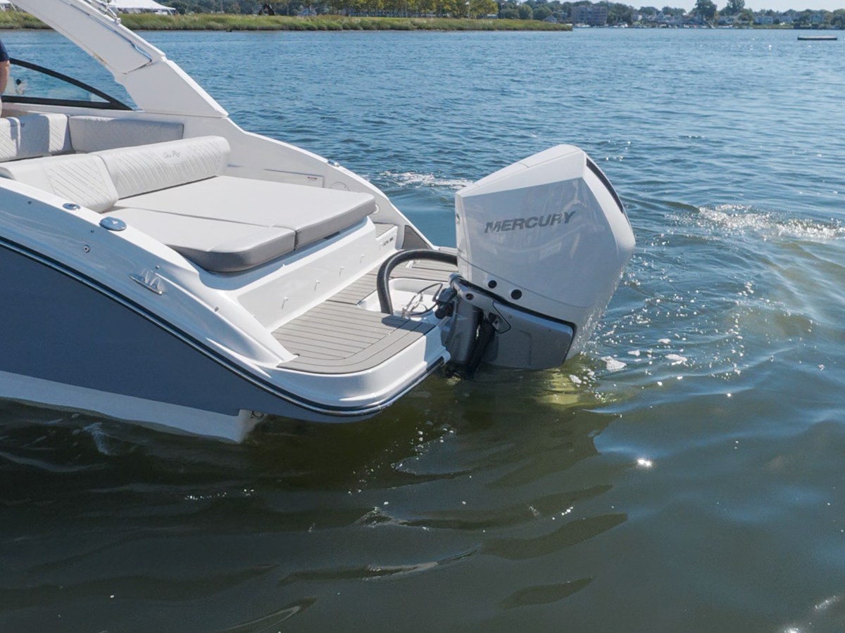 2026 Sea Ray SDX 250 Outboard 7