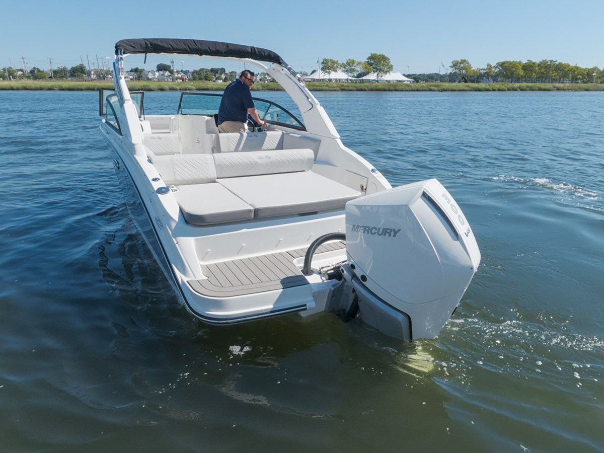 2026 Sea Ray SDX 250 Outboard 8
