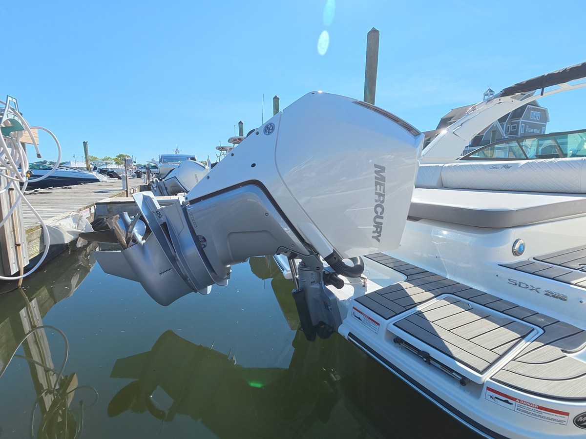 2026 Sea Ray SDX 250 Outboard 9