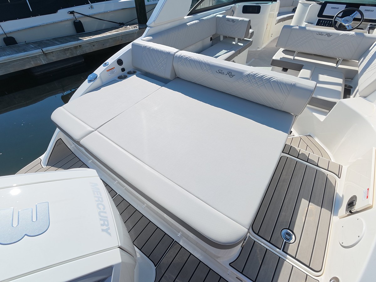 2026 Sea Ray SDX 250 Outboard 12