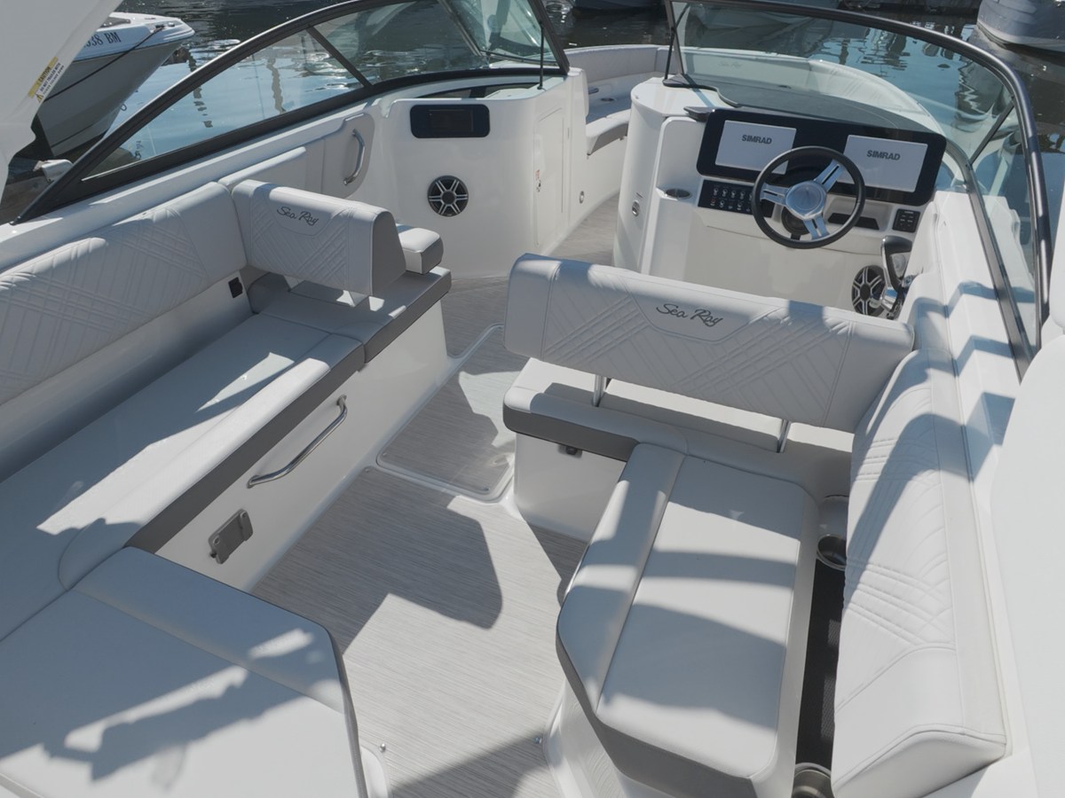 2026 Sea Ray SDX 250 Outboard 15