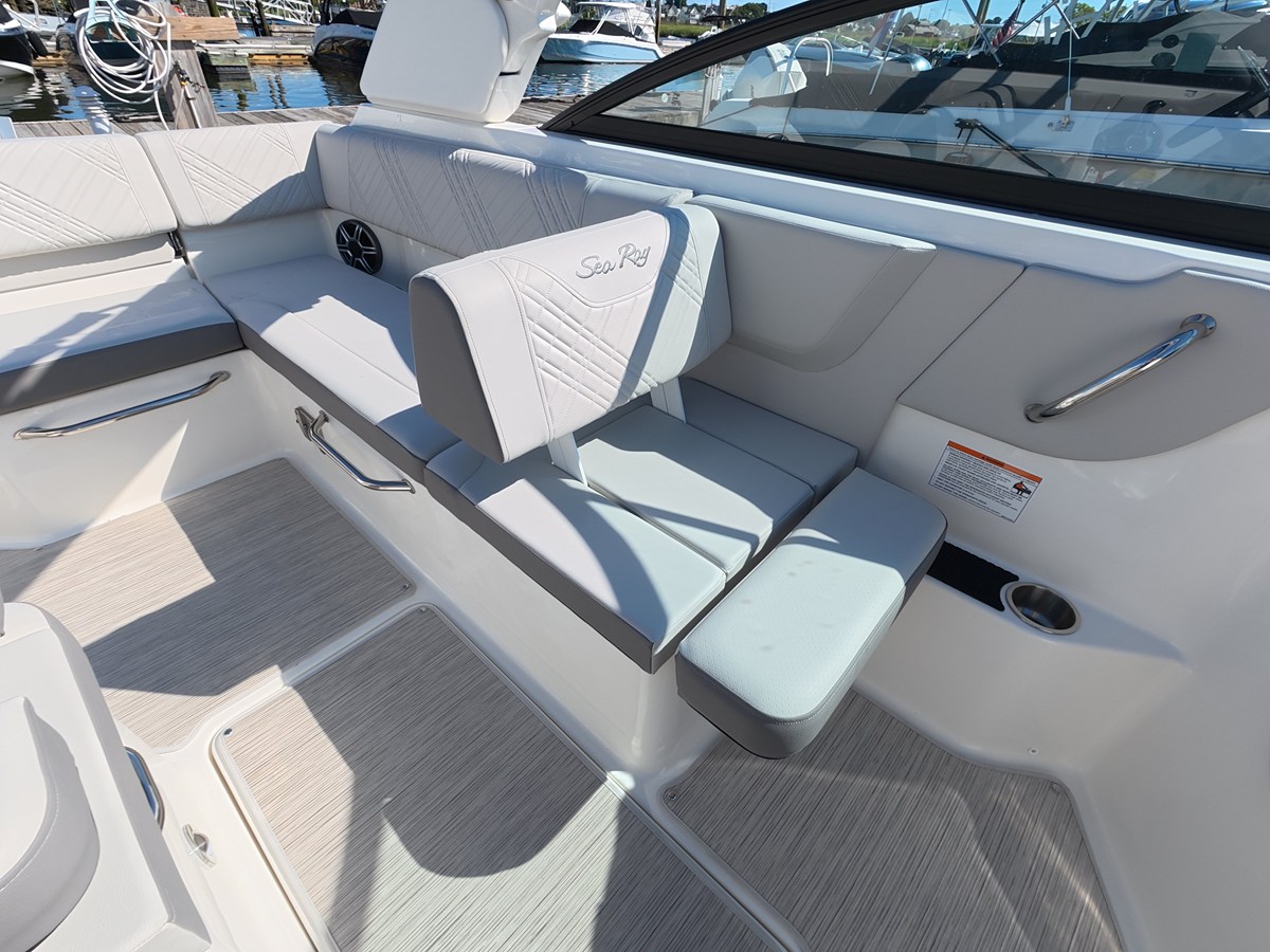 2026 Sea Ray SDX 250 Outboard 24