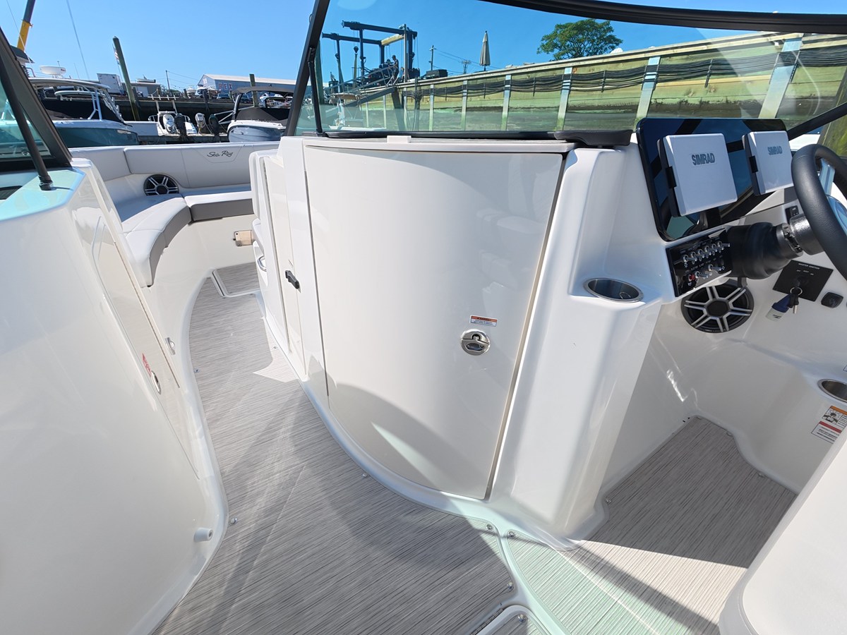 2026 Sea Ray SDX 250 Outboard 25