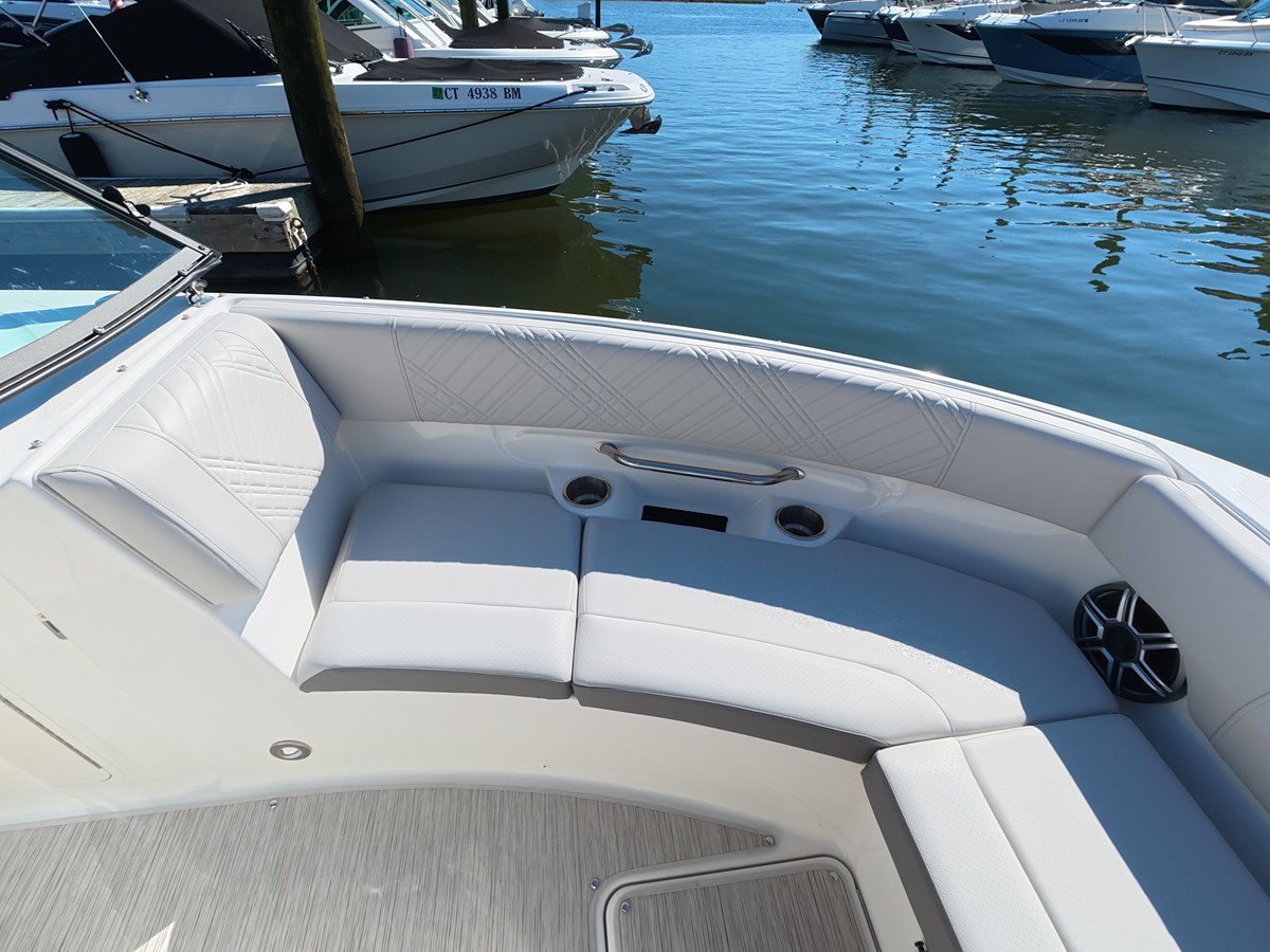 2026 Sea Ray SDX 250 Outboard 31